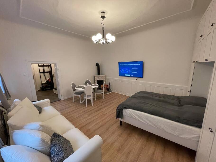 Good Old Times Apartment Bratislava Esterno foto